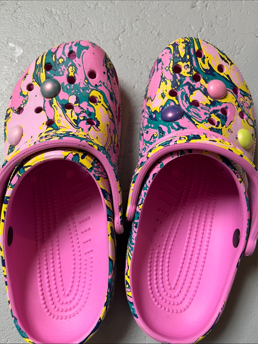 CROCS Pink Yellow Green Marble Splash Clogs